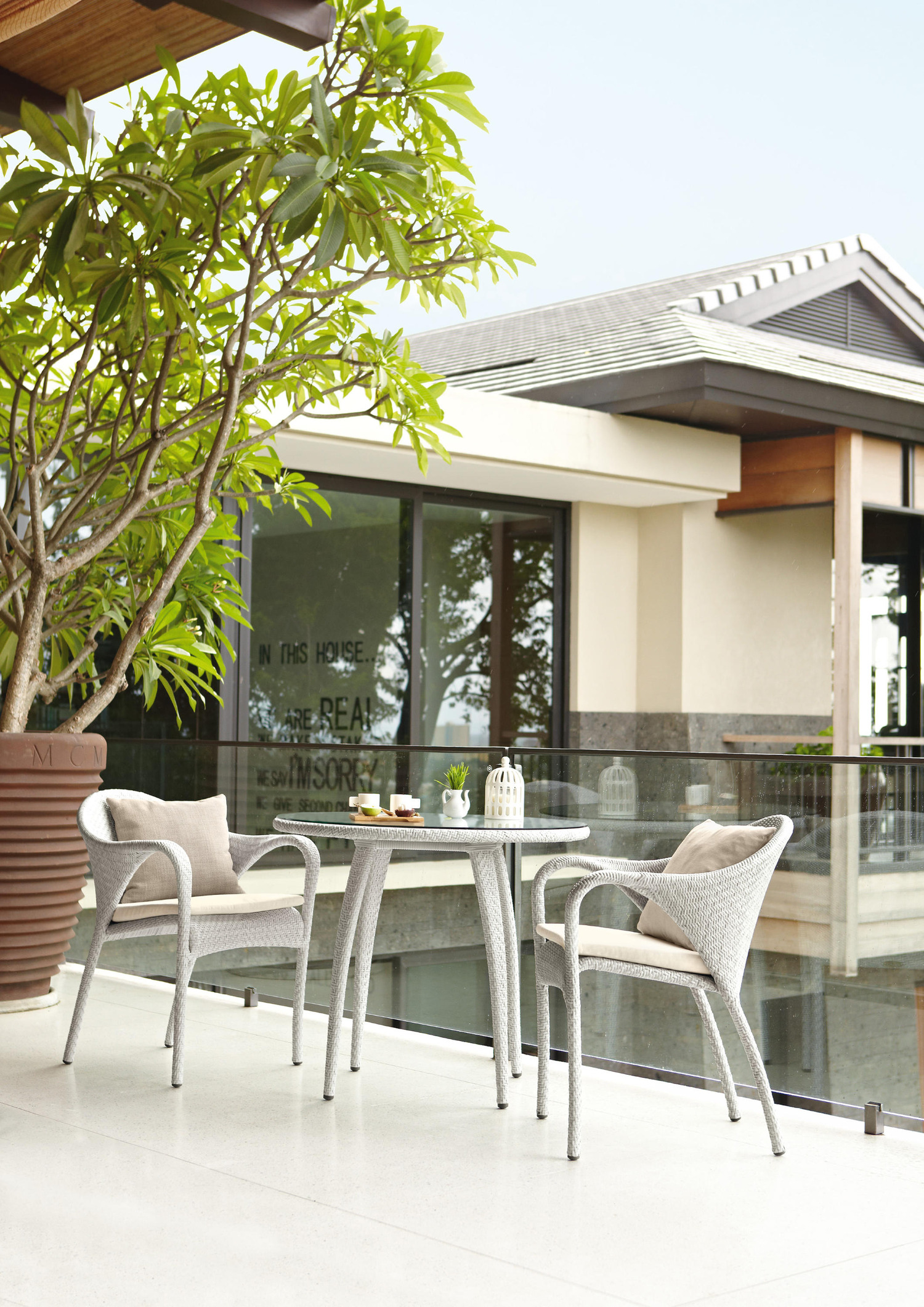 TANGO Dining Table detail