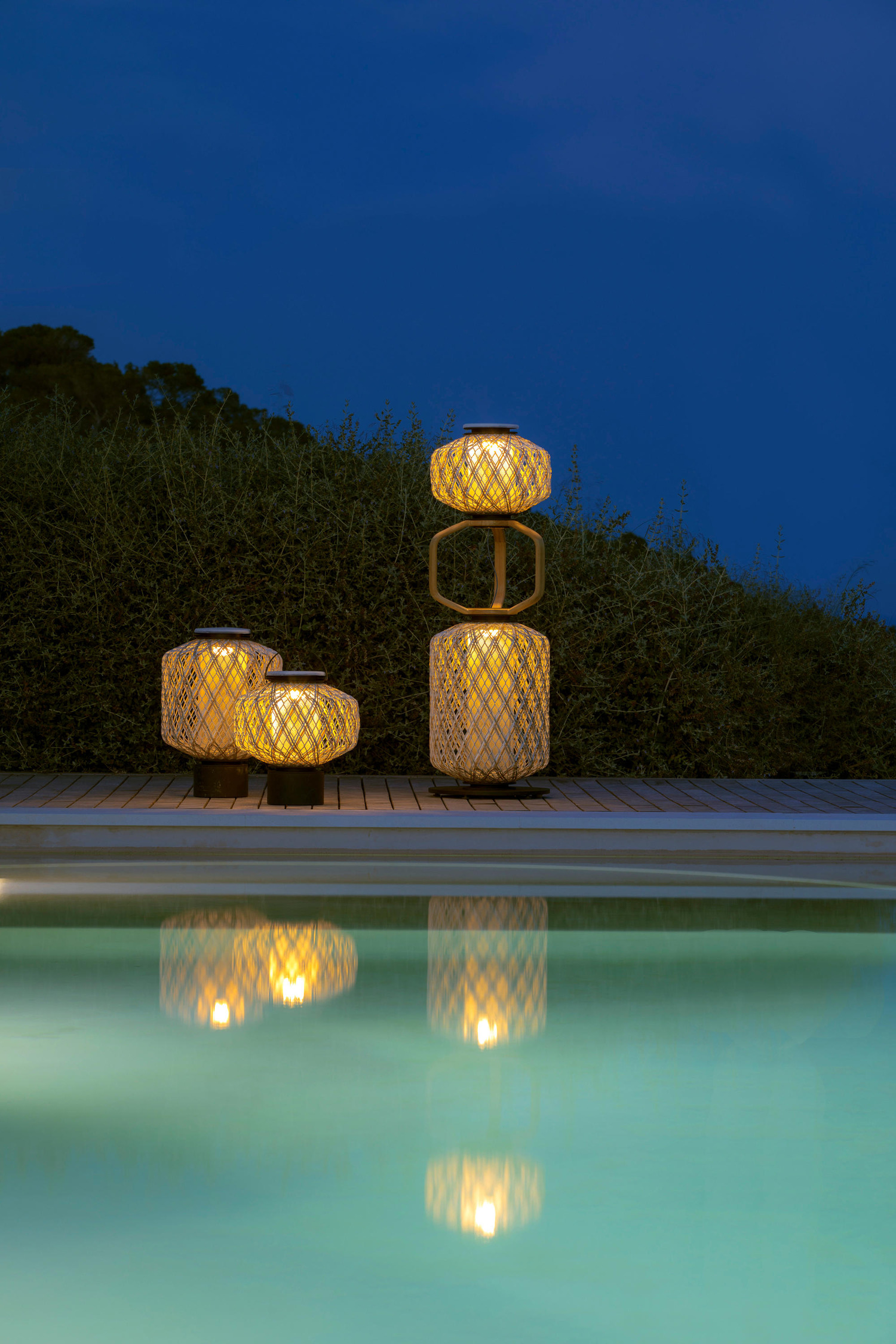 THE OTHERS Lantern L detail