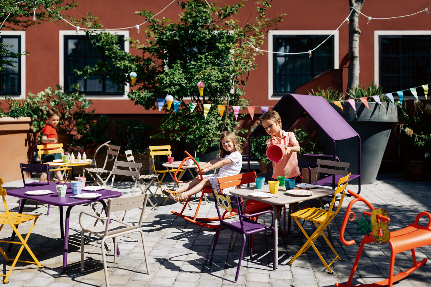 Luxembourg Kid | Bench detail