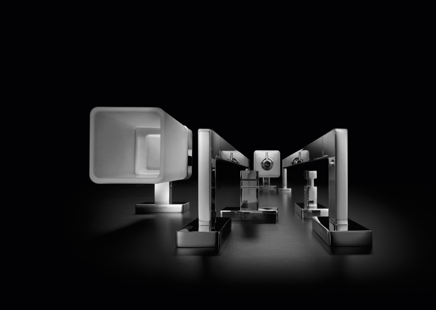 Lea Wall-mounted Tumbler Holder With Satined Glass Tumbler detail