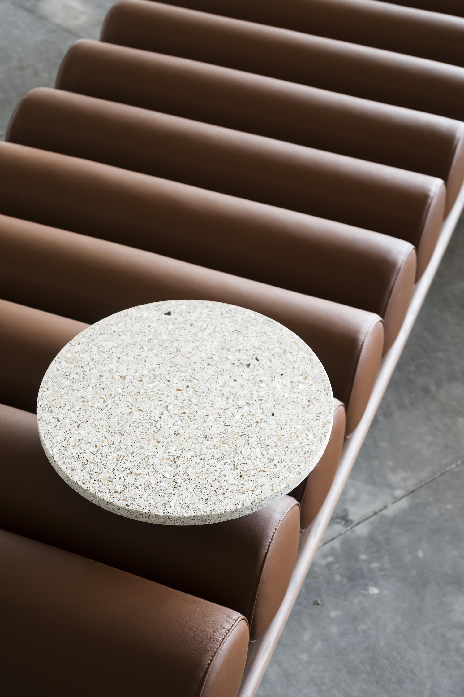 Five To Nine Baybed With Concrete Table detail