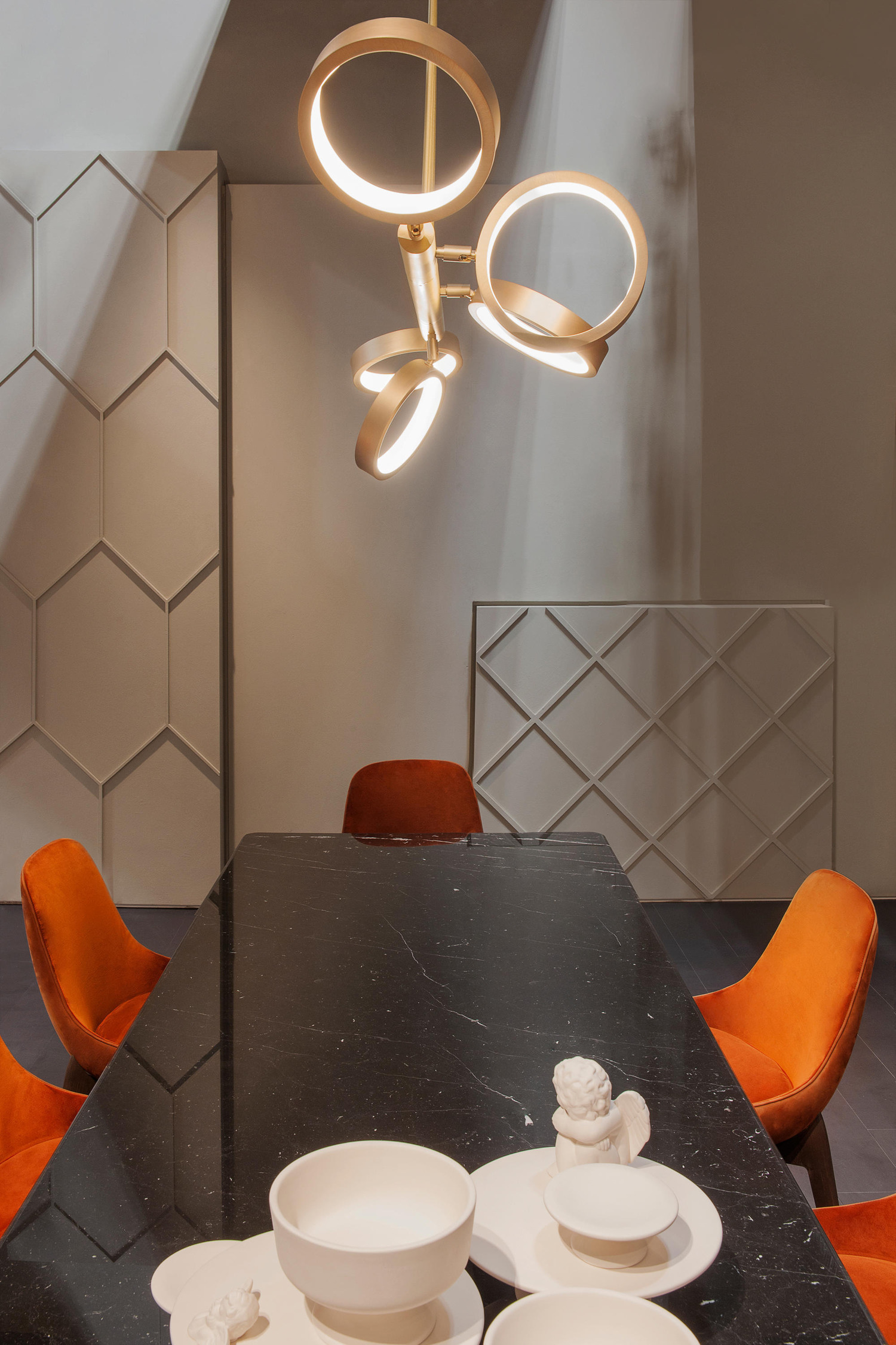 4000 Place Dining Table detail