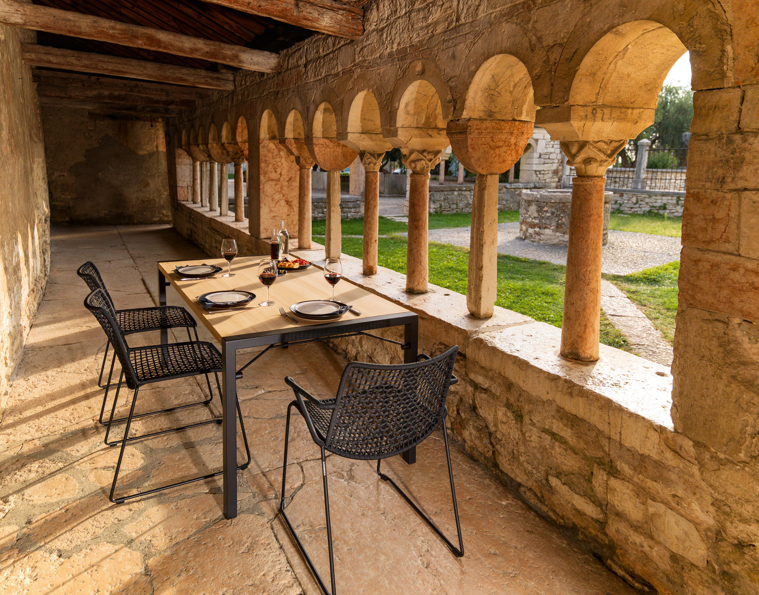 Flip Table 220 detail