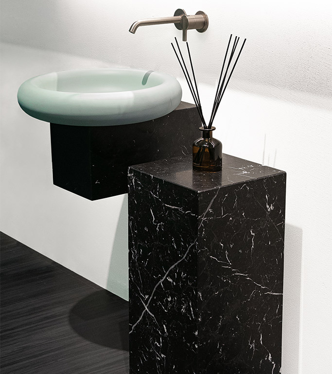 Accessories Ease Freestanding Table